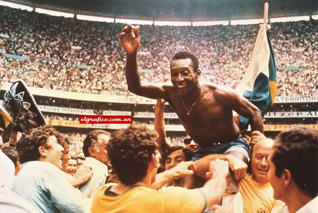 pele celebrating